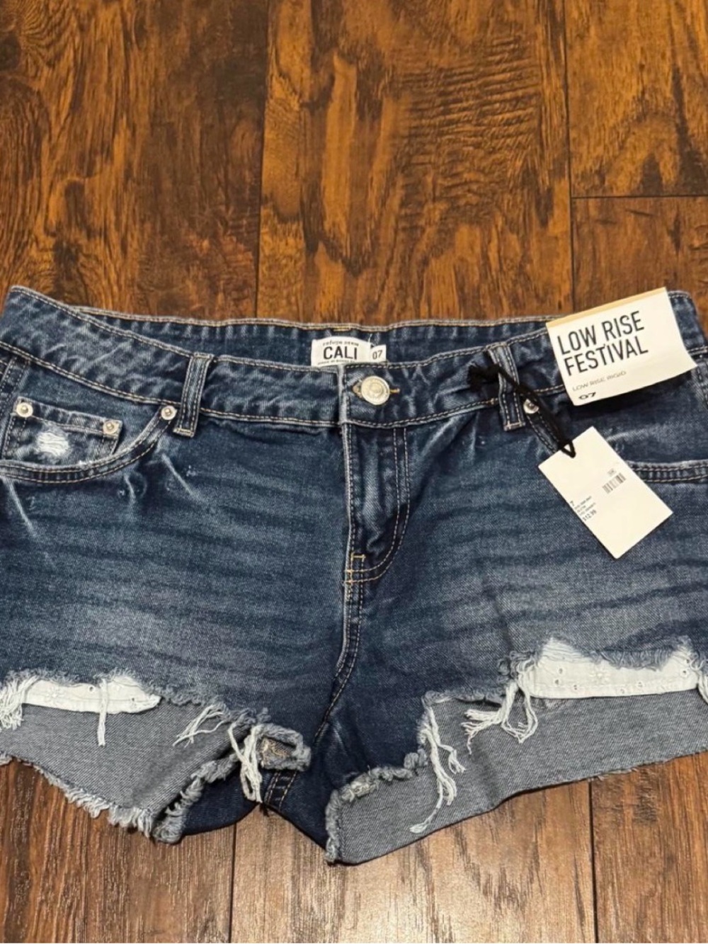 Rue21 Refuge Cali Low Rise Distressed Denim Shorts Size 7 NWT